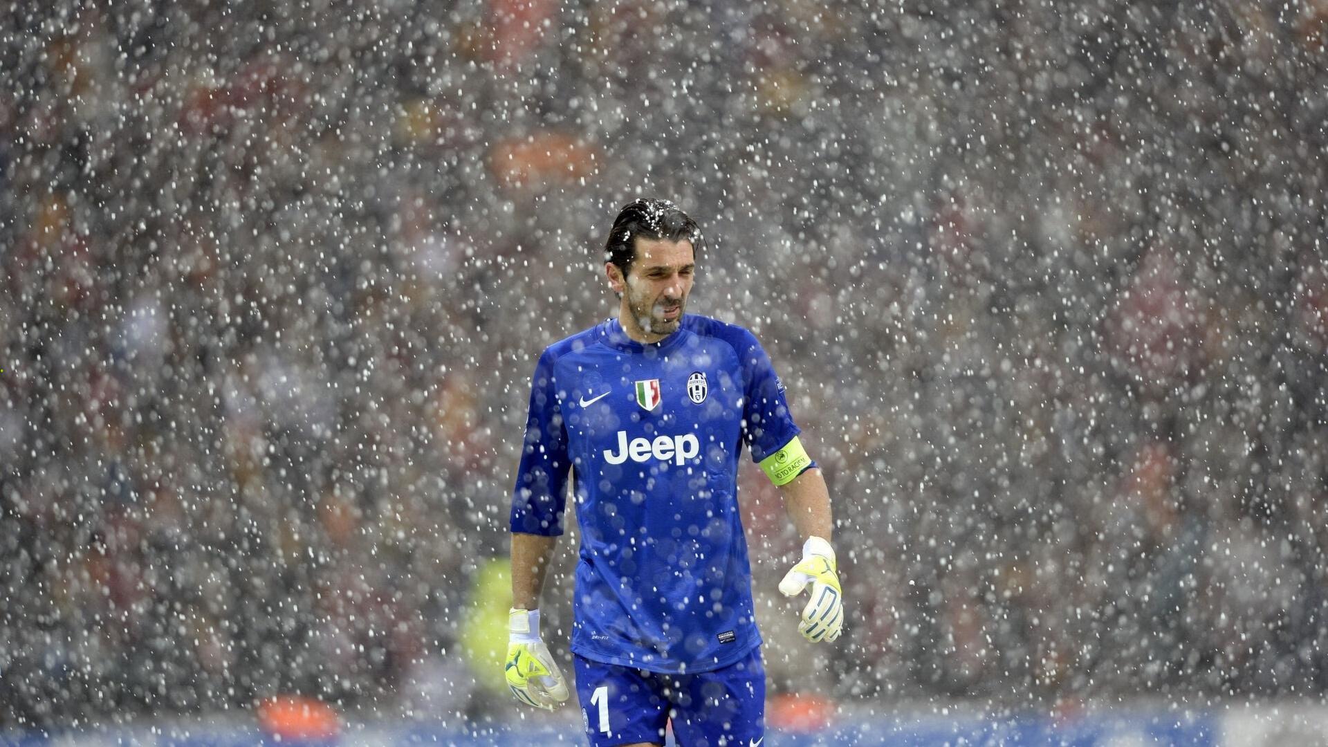 激情对决!同城德比战引爆全场,球迷狂欢夜