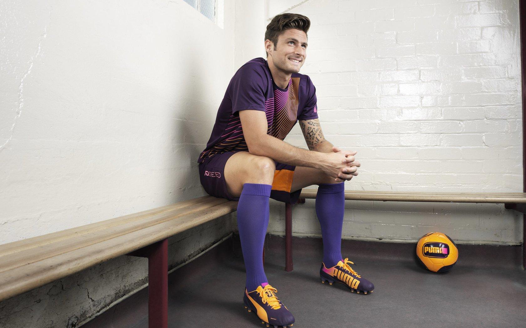 NBA季后赛激战正酣，勇士队逆转取胜，库里再创历史纪录